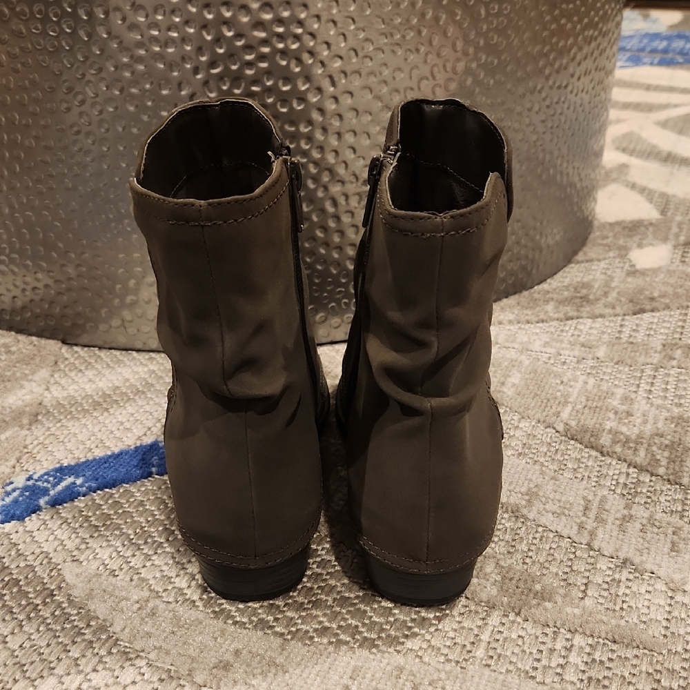 Easy Street Gray Ankle Boots - Picture 4 of 7